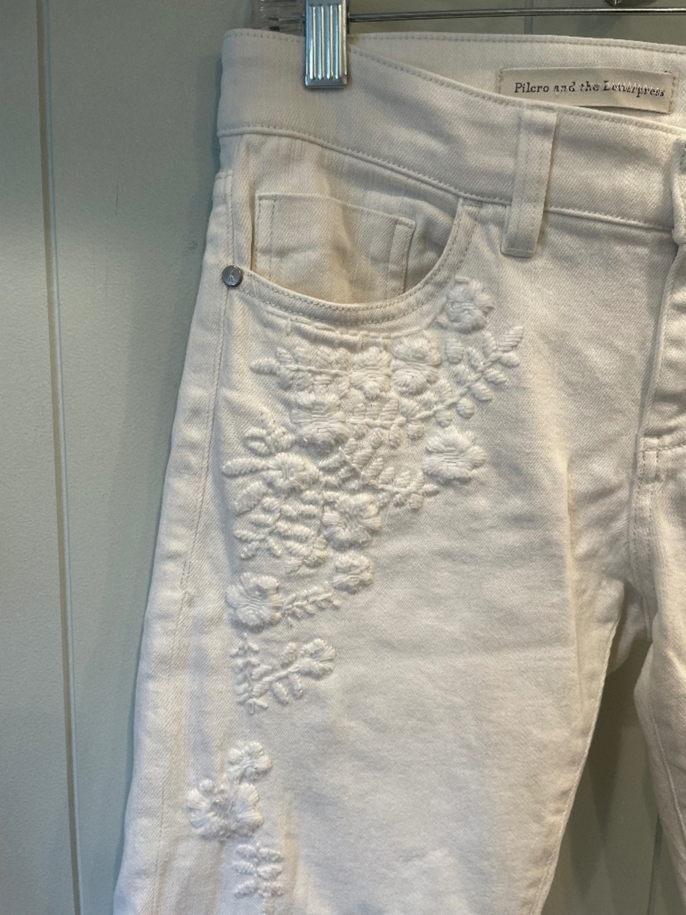Pilcro Embroidered Jeans 26